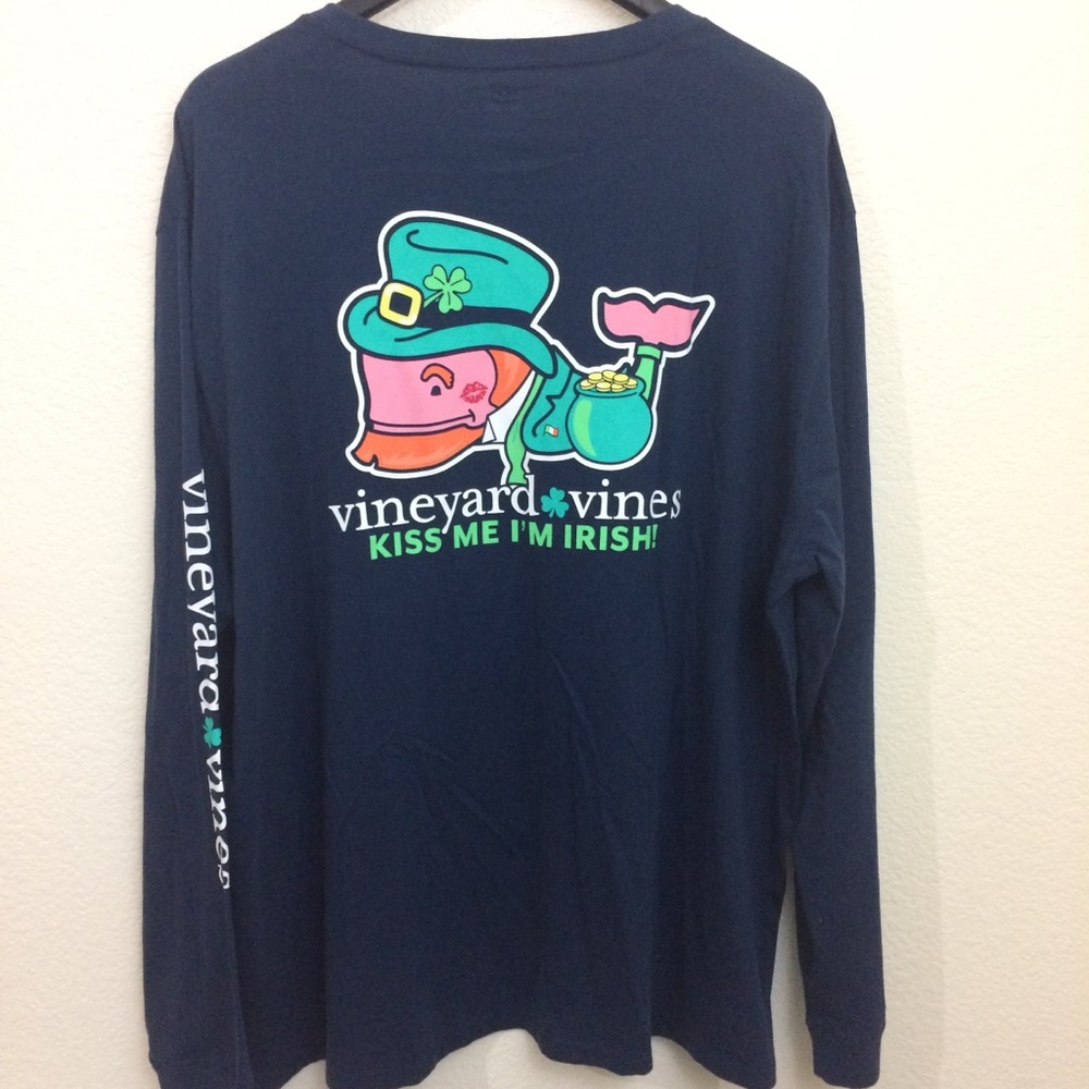 Vineyard Vines Mens Kiss Me I'm Irish T-Shirt - Picture 3 of 8